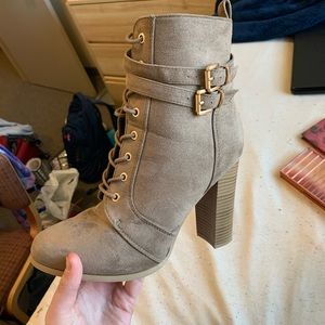 RUE21 BROWN/TAN BOOTS